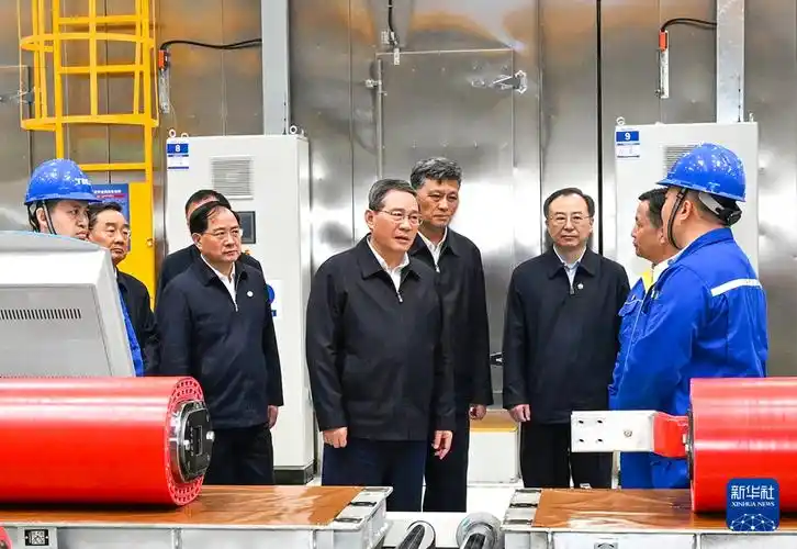 李强在新疆调研时强调 彰显特色优势 提高开放水平 在高质量发展中