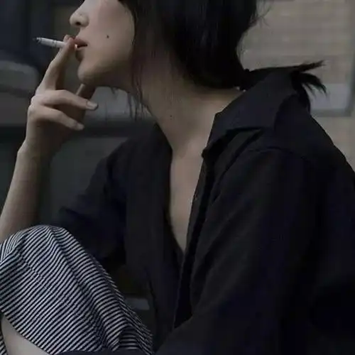 吸烟女头丨吸烟是兴趣与人品无关