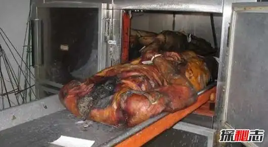 李师傅是一位资深殡葬行业者,他半辈子都在火葬场工作.