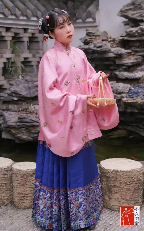 明堂回纹多宝汉服常服短长袄交领短袄比量身汉服