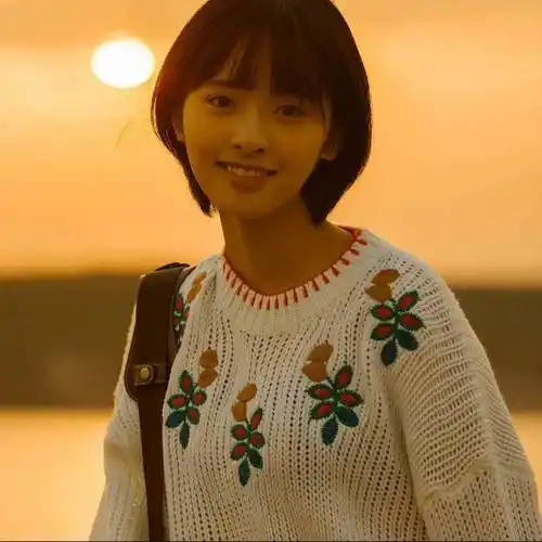 最近认识了网剧致我们单纯的小美好的女主沈月非常喜欢她的颜有安利的