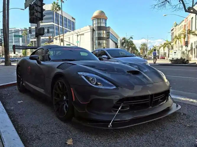 和日产gt-r这些车型;如果你想购买一台道奇蝰蛇,那你必须要提前认真