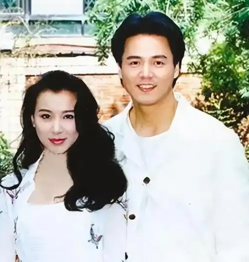 明明没差几岁却像两代人这6位女明星把老公快熬成爹