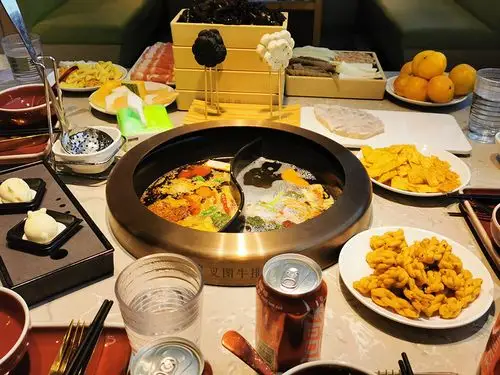 秋凉了,闺蜜5人去吃火锅,花费320元,网友:舒服暖胃就是费用高