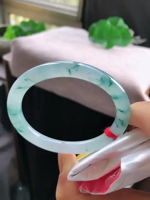 特色冰飘花贵妃手镯小圈口50可以佩戴的哦