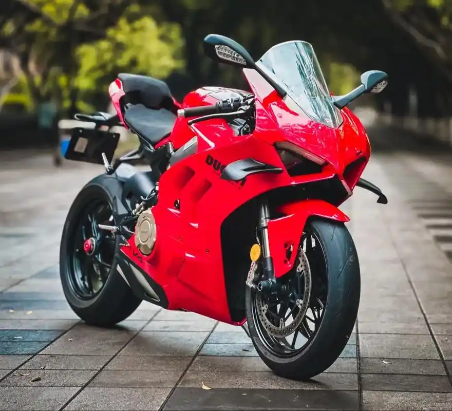 杜卡迪v4 23年3月出厂,5月上户,公里数4900,成色车 - 抖音