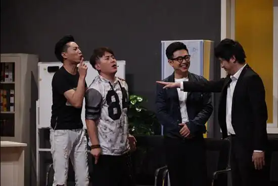 《我们都爱笑》"煎饼侠"大鹏被肖旭虐成"鸟"