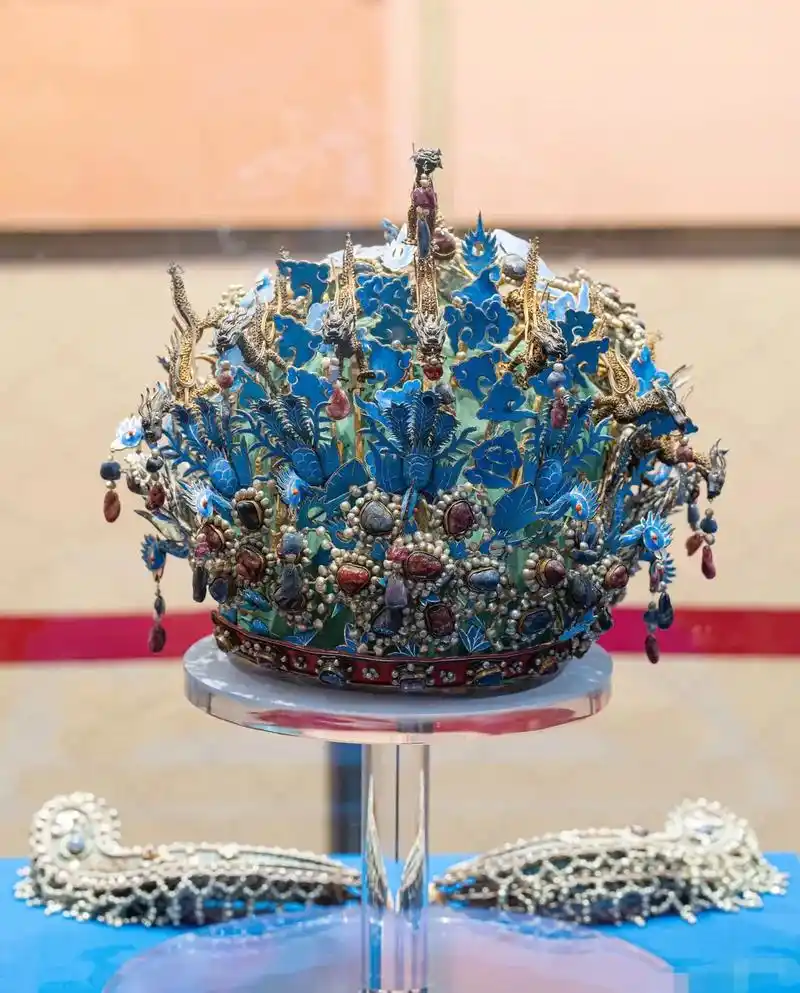 博物馆.定陵(明十三陵)出土的十二龙九凤冠,属于孝靖后的头冠 - 抖音