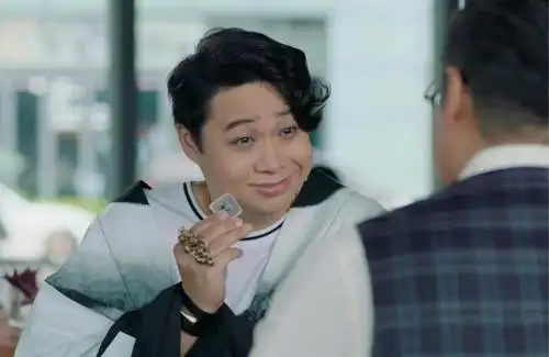 何远东身为tvb的绿叶,他的演艺事业比起他减肥,要更加艰辛.