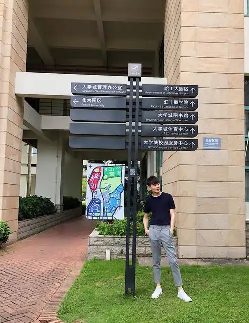 去深圳西丽大学城找同学玩虽然去过好几次但是这次发现学校真的超漂亮