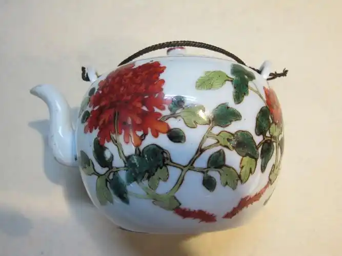 民国粉彩花卉壶