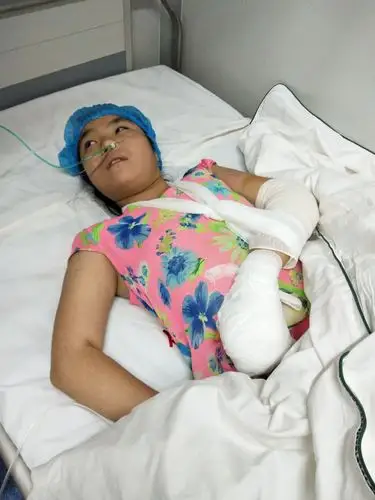 一个坚强的小女孩