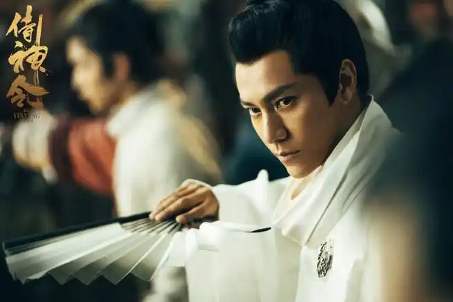 陈坤晴明摇扇杀#来欣赏一组《#侍神令#》"晴明"陈坤的剧照 动图,持扇