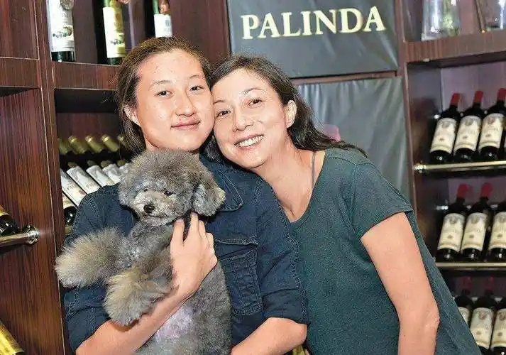 网曝吴绮莉想要争夺成龙家产,经纪人出面否认_吴卓_生活_网友