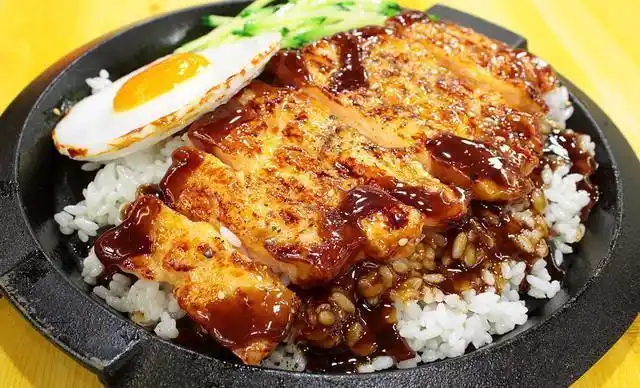 香煎鸡扒饭图片