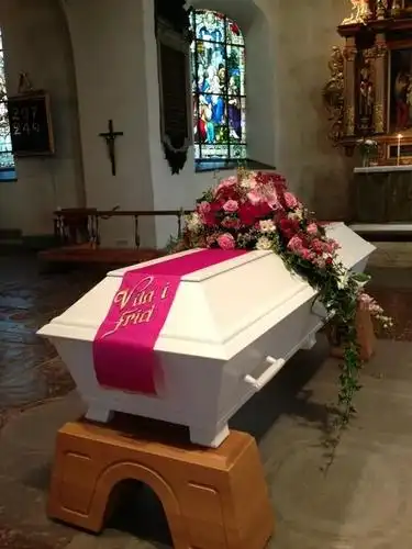 告别理应温馨而体面西方葬礼花艺篇