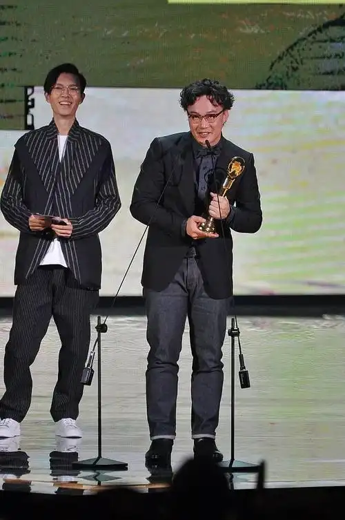 第29届金曲奖陈奕迅三度加冕歌王,曾六提零中的她终获歌后