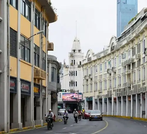 泛珠三角城市遗产:36个骑楼街纪实摄影