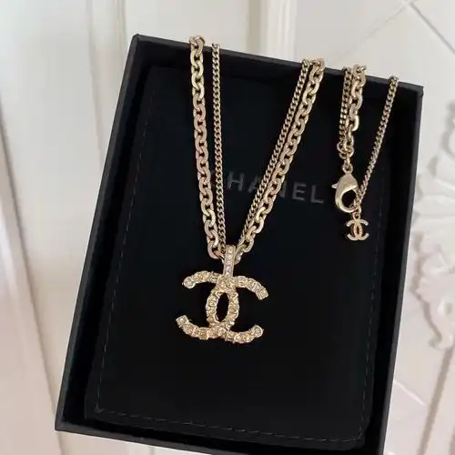 chanel香奈儿浮雕字母双层项链