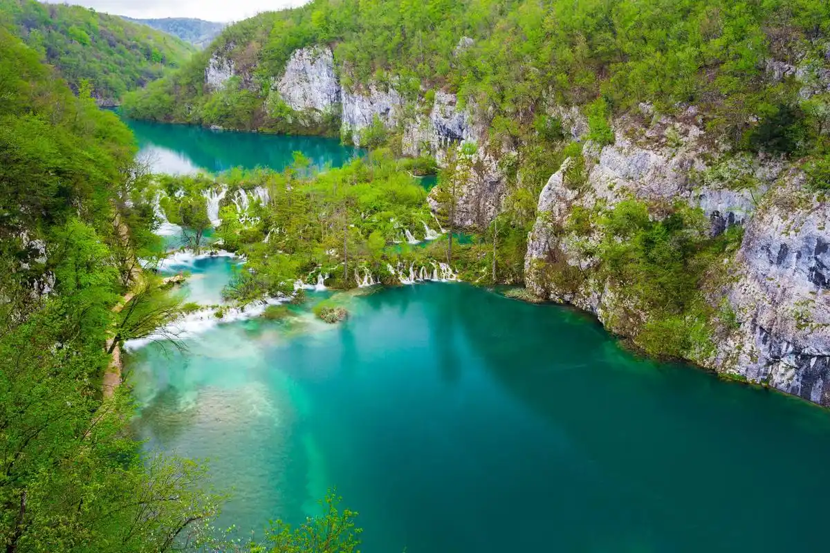 追寻绿野仙踪欧洲九寨沟普利特维采湖群国家公园