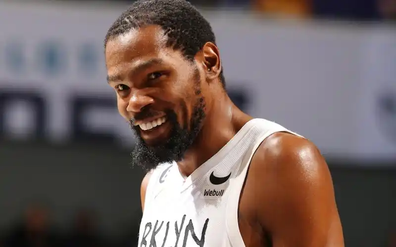 篮网11连胜了,其实杜兰特一直没在国内受到应有的尊重