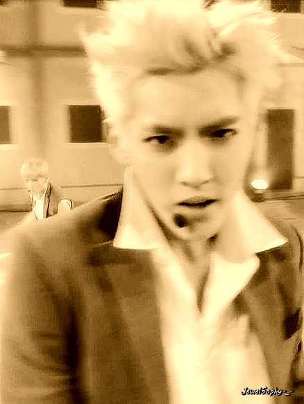 吴亦凡# #kris# #exo# gif 130801 mcd growl 【据我观察 盘旋的就贩