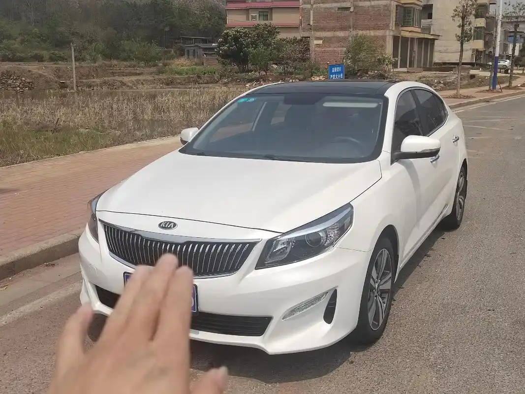 刚刚到了一台起亚k4精品车2018年一手车从此落地15万多