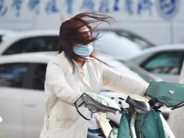 泉城上演大风吹