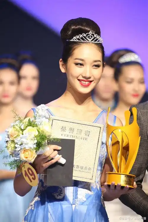 厦门大一女生获世界小姐中国区总冠军!