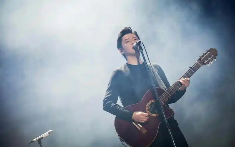 颠倒梦想 (live) yoyo岑宁儿&梁博·专场----梁博 和声版伴奏