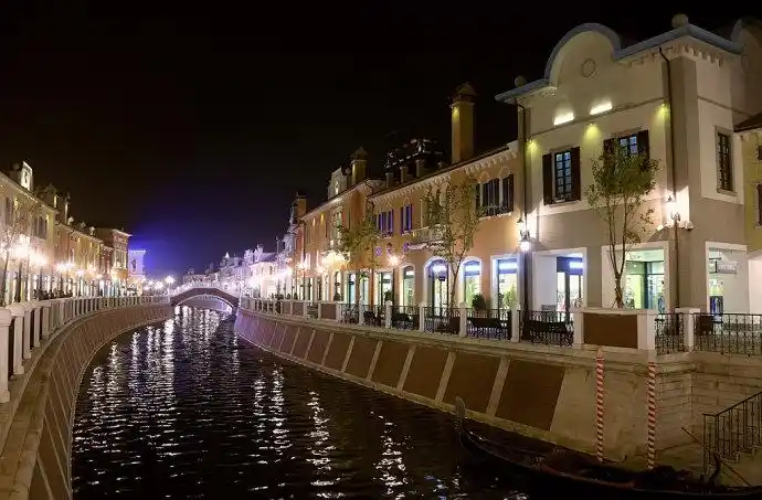 风情万种的佛罗伦萨小镇夜景