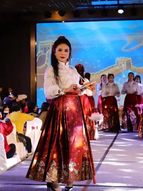 旗袍年会我组的汉服秀精彩瞬间!