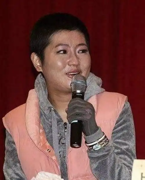 绝望之中以为被爱得到救赎在受伤期间,任家萱为了不拖累张承中,曾拒绝