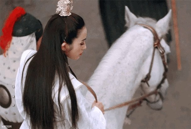 赵敏回眸在现却抵不住岁月,盘点那些年看一眼就忘不了的香港女神