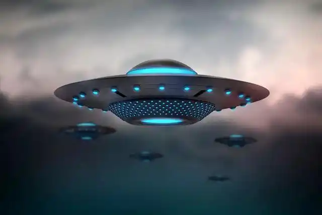 土耳其公布拍摄到的ufo视频画面中外星人还打开了飞碟舱门