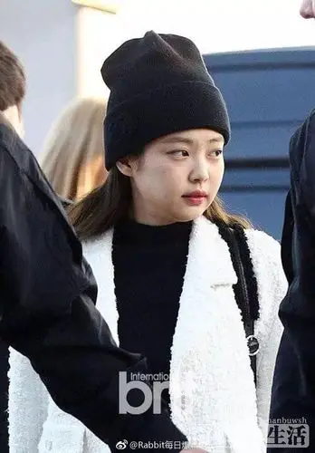 王嘉尔道歉胜利向社长道歉jennie幸福胖了