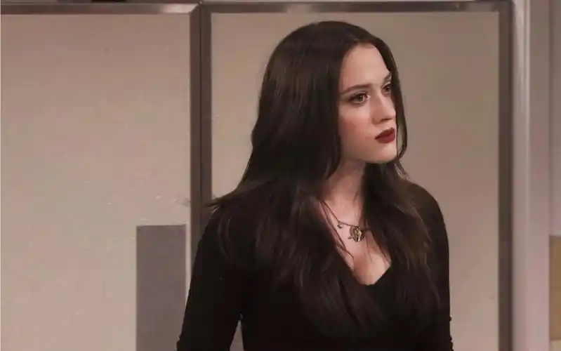 "卡洛琳:说好的表情管理呢?" #破产姐妹