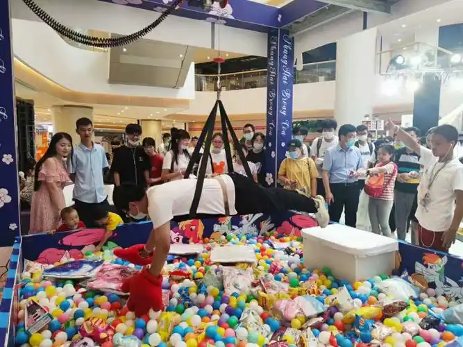 淮安户外真人抓娃娃机商场活动抓娃娃机网红真人抓娃娃机设备