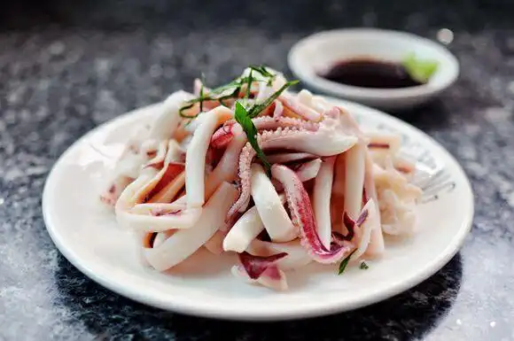 水煮鱿鱼的做法_菜谱_豆果美食