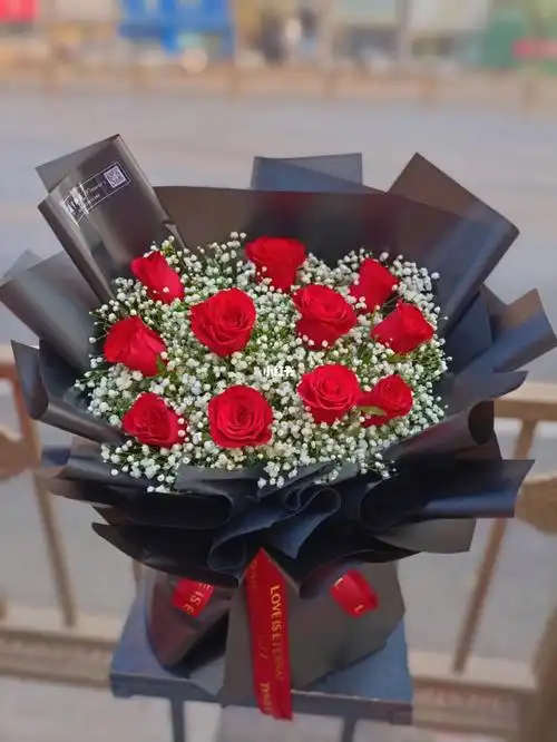 11朵红玫瑰花束