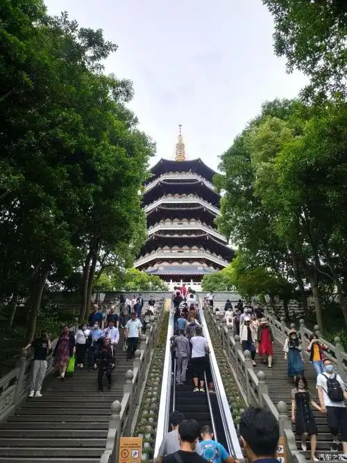 来到杭州怎能不游雷峰塔