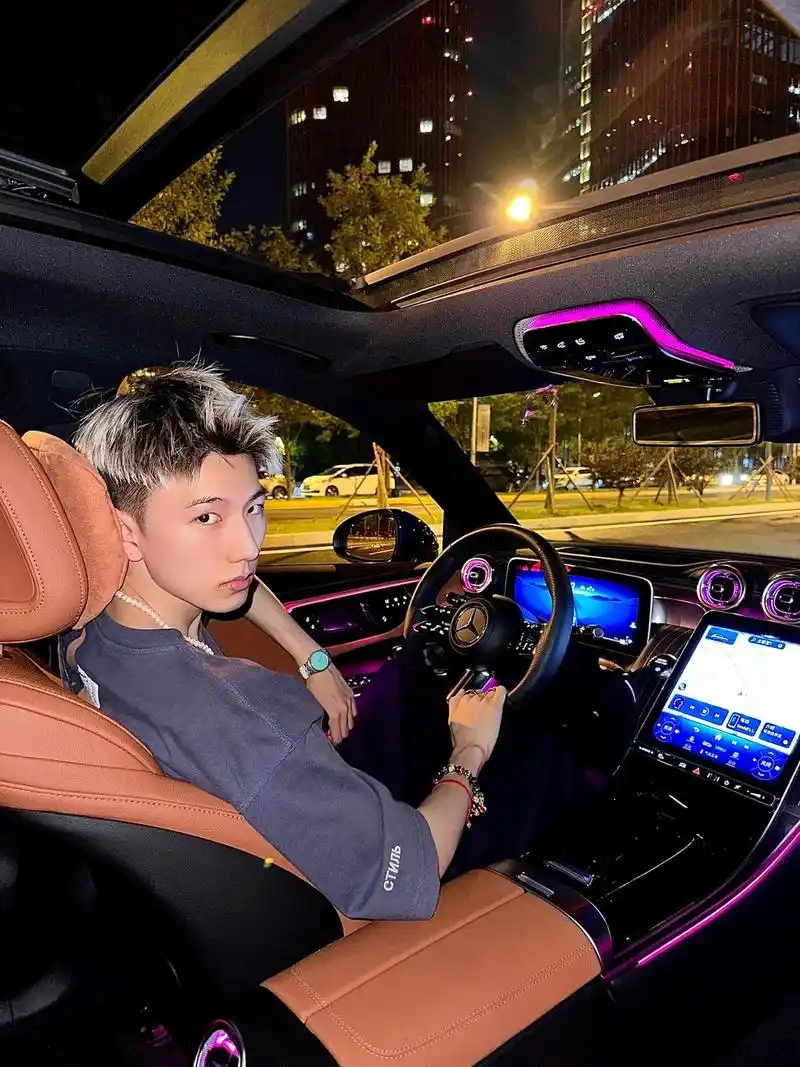 坐下,坐上我的副驾07.氛围感拉满的一组车内拍照91 #奔驰 - 抖音
