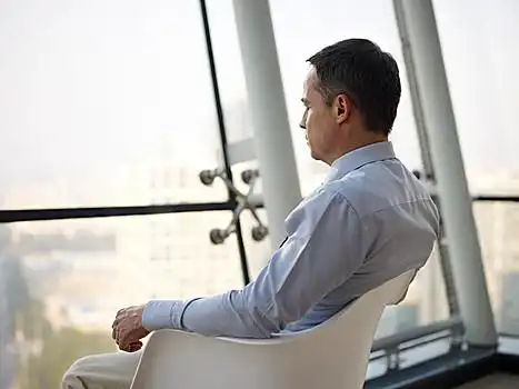 商务人士,思考,办公室,白人,公司主管,坐,窗户,椅子