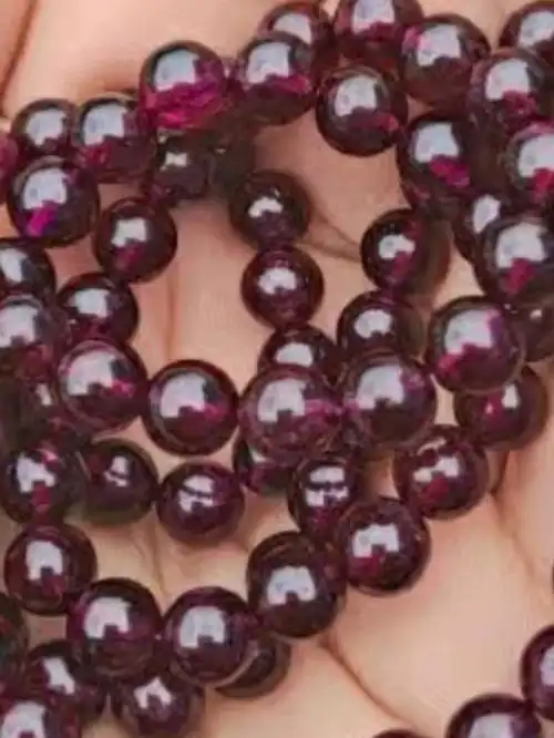 像紫葡萄似的紫牙乌