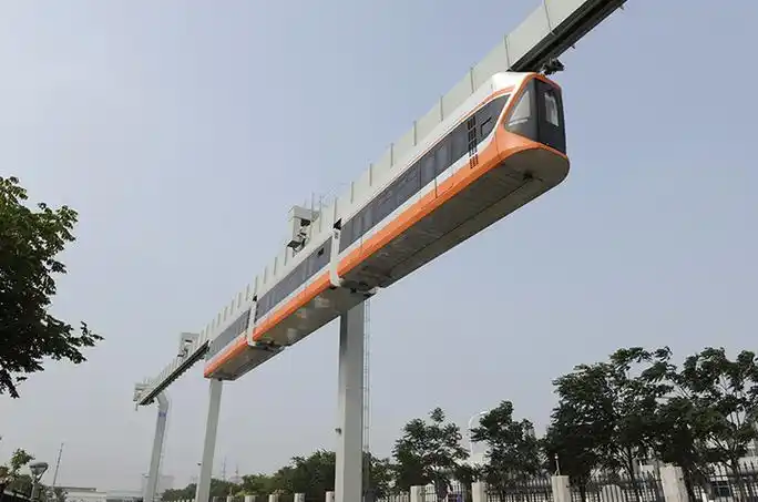 我国最高速悬挂式单轨列车下线