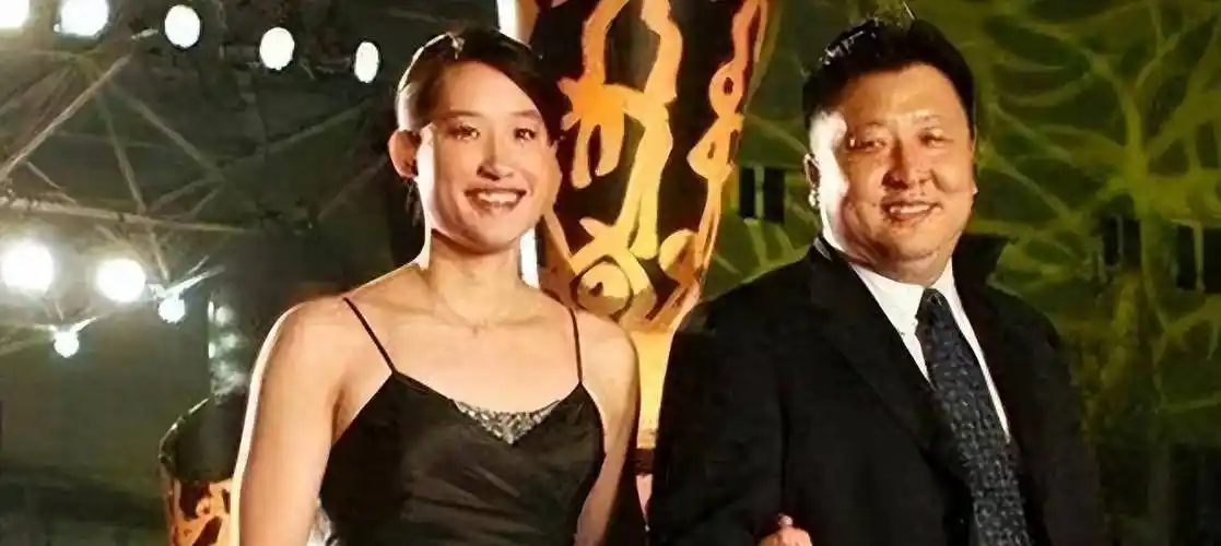 奥运冠军刘子歌:27岁嫁给50岁教练,父母缺席婚礼,如今移居_金炜_故事