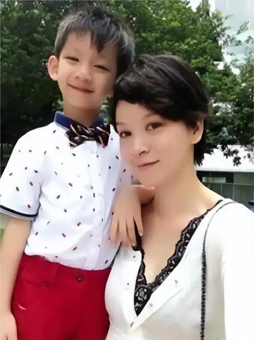 广东演员徐若琪的全家福妻子高宇比戴安娜还美儿子今年16岁