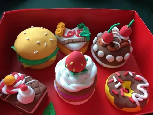 单老师做的彩泥蛋糕,有没有想吃一口的冲动呢?