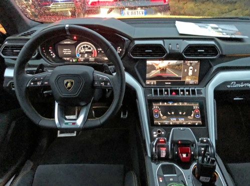 试驾300万的兰博基尼的suv