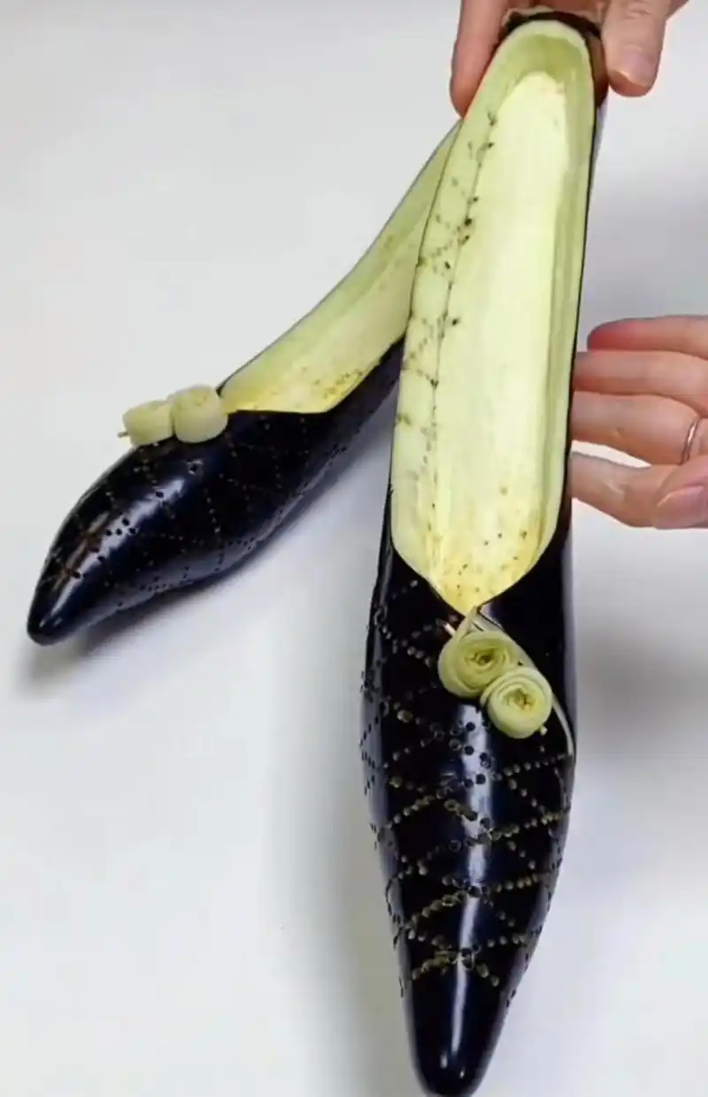 打上爱马仕标签,这鞋最少卖一万. #搞笑趣味图